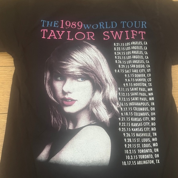 Taylor Swift 1989 World Tour Tee - Picture 5 of 5